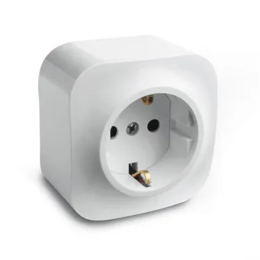 Quteo Розетка с заземлением без шторок наружная белая