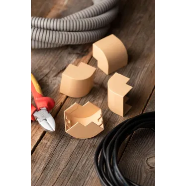 Угол внешний (40х25) (4 шт) Plast под светлое дерево