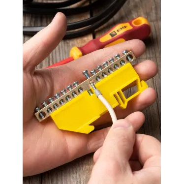 Шина 0 N (6х9мм) 14 отверстий латунь желтый изолятор на DIN-рейку PROxima