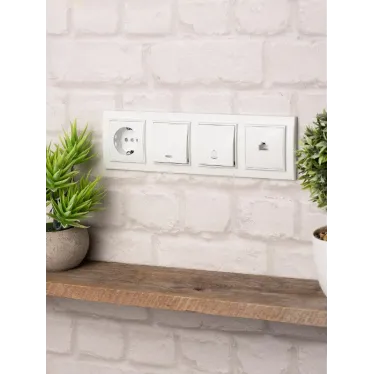 Рамка Минск 4-местная горизонтальная белая