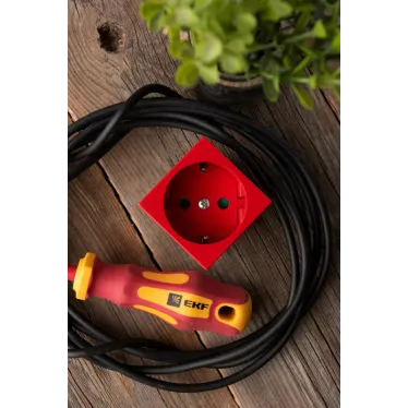 Розетка 45х45 PRO, с заземлением, красная , 45 град