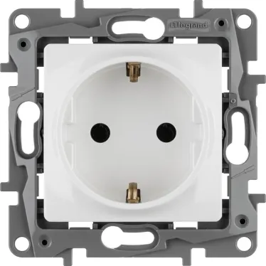 ETIKA Розетка с заземлением белая