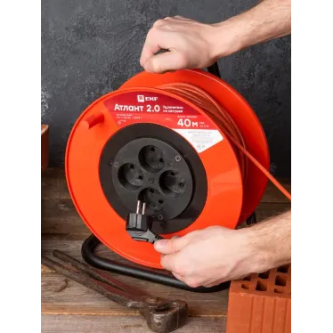 Удлинитель на катушке Атлант 2.0 4 гнезда 40м без заземления ПВС 2x0.75 6А/1.3кВт PROxima