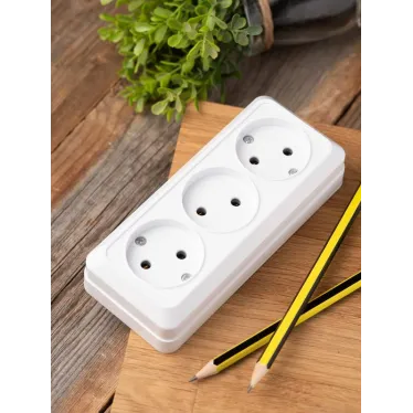 Розетка Рим 3-местная 10А без заземления белая