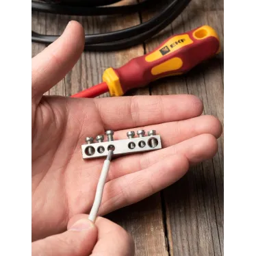 Шина PEN ноль-земля (6x9мм) 6 отв. цинк крепеж по центру