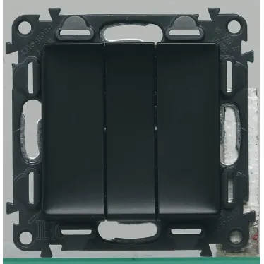 Valena IN MATIC Выключатель трехклавишный 10АХ 250В Винтовые зажимы