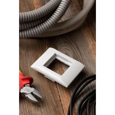 Рамка+суппорт на 2 модуля (1 пост) C-Line