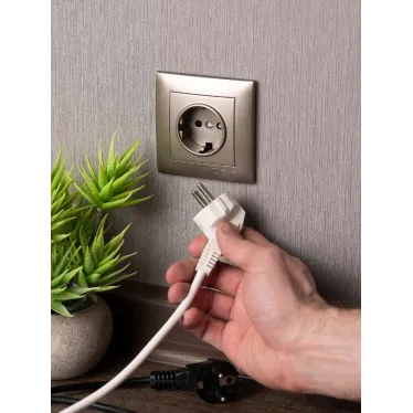 Валенсия лицевая панель розетки 1-местной с/з 16А кашемир с защ. штор.