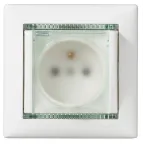 VALENA Розетка с заземлением с крышкой со шторками белая