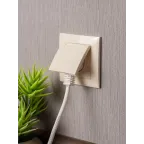 Валенсия розетка 1-местная с/з 16А кремова с крышкой и защ. штор.