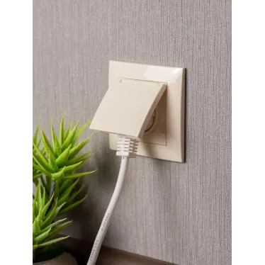 Валенсия розетка 1-местная с/з 16А кремова с крышкой и защ. штор.