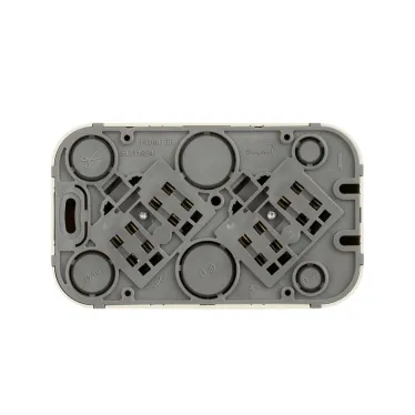 Quteo розетка двойная с заземлением с защитными шторками 16 A 250 В IP 20 Белая