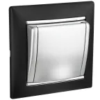 VALENA Розетка с заземлением без шторок с крышкой алюминий