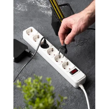 Сетевой фильтр 6*5м 13А/3,2кВт с выкл. c/з ПВС 3х1,0 Блокбастер XL EKF