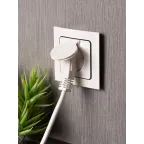 Стокгольм Механизм Розетки 1-местной с/з 16А белыйс крышкой и защ. штор. IP44