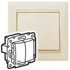 VALENA Переключатель двухклавишный на 2 направления 10A IP44 слоновая кость