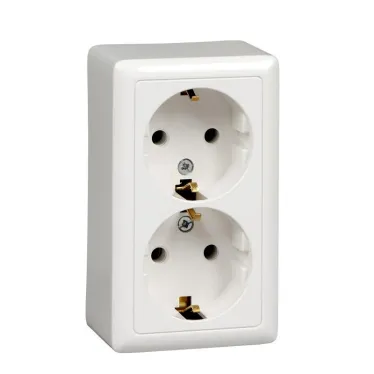 ХИТ Розетка двойная наружная белая с заземлением без шторок изолирующая пластина 16А 250В