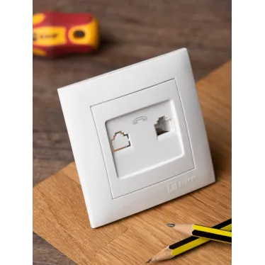 Валенсия розетка телефонная RG-11 1-местная белая