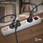 Удлинитель электрический с заземлением с выключателем 5 розеток 1,5м ПВС 3x0,75мм2 10А UX-5es-1,5m ЭРА