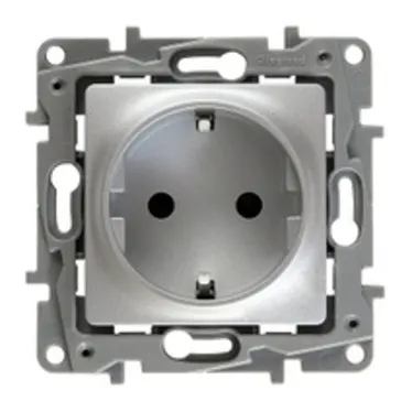 ETIKA Розетка с заземлением со шторками алюминий винтовые зажимы