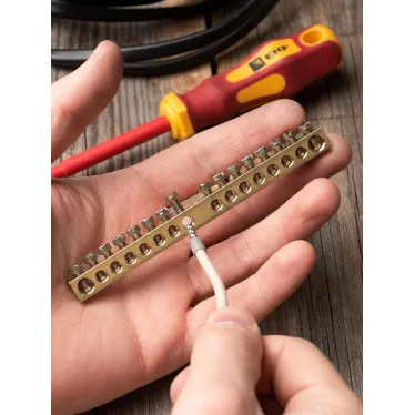 Шина PEN ноль-земля 6х9мм 16 отверстий латунь крепеж по центру PROxima