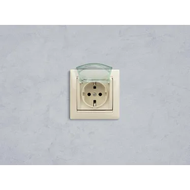 VALENA Розетка с заземлением со шторками с крышкой в рамку слоновая кость