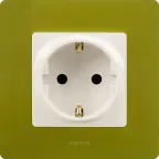 ETIKA Розетка с заземлением со шторками белая