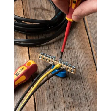 Шина 0 N (6х9мм) 10 отверстий латунь синий угловой изолятор PROxima