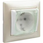 VALENA Розетка с заземлением с крышкой со шторками белая