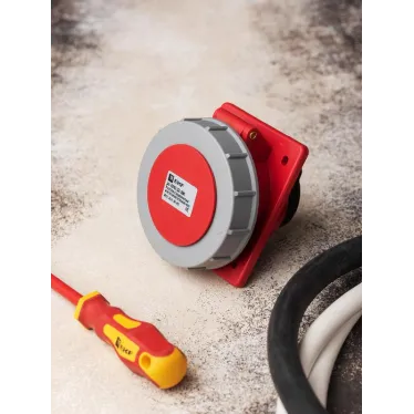 Розетка стационарная внутренняя угловая 4242 3Р+РЕ 32А 380В IP67 PROxima