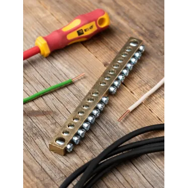 Шина PEN ноль-земля 8х12мм 16 отверстий латунь крепеж по центру PROxima