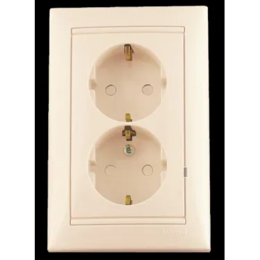 VALENA Розетка двойная с заземлением со шторками слоновая кость