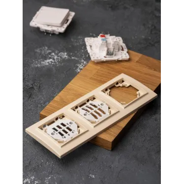 Рамка трехместная горизонтальная бежевый Минск