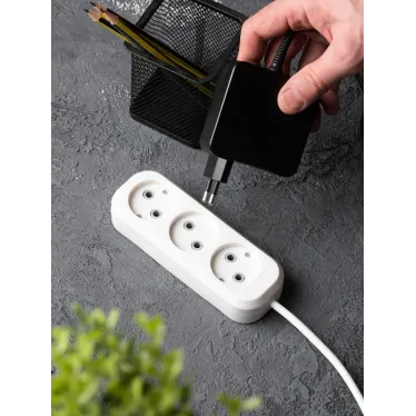 Удлинитель 'Эксперт' 3 гнезда 2 метра 10А/2.2кВт без заземления ПВС 2х0.75 PROxima