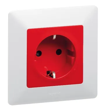 Valena LIFE Розетка силовая 2К+З 16А 250В со шторками безвинтовые зажимы с лицевой панелью красная