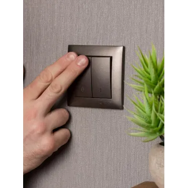 Валенсия лицевая панель выключателя 2-кл. проходного 10А графит