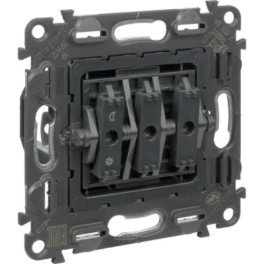 Valena IN MATIC Выключатель трехклавишный 10АХ 250В Винтовые зажимы