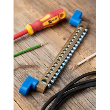 Шина 0 N (8х12мм) 18 отверстий латунь 2 синих угловых изолятора PROxima