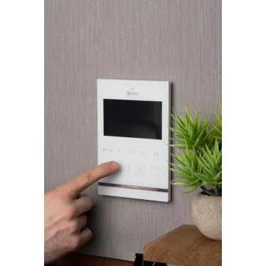 Видеодомофон IPV-01 бел. 4'' TFT 4пр. 2 канала IP20