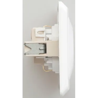 ЭТЮД Розетка скрытая с заземлением со шторками белая