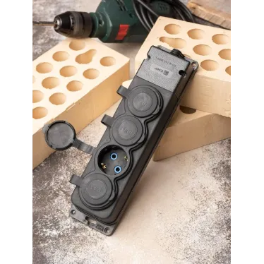 Роз. четырехмест. с защит. крышками каучуковая 230В 2P+PE 16A IP44 DIY