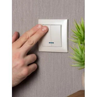 Валенсия лицевая панель выключателя 2-кл. с индикатором 10А жемчуг