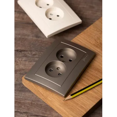 Валенсия лицевая панель розетка 2-местной б/з 10А кашемир с защ. штор.