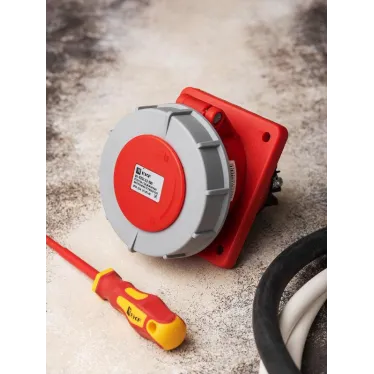 Розетка стационарная внутренняя угловая 4352 3Р+РЕ+N 63А 380В IP67 PROxima