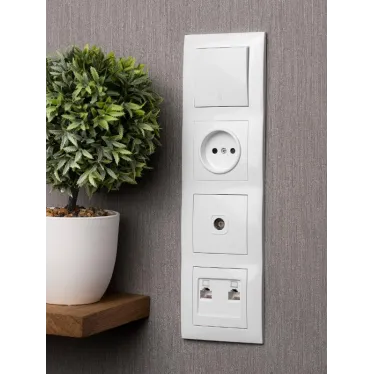 Валенсия рамка 4-местная белая